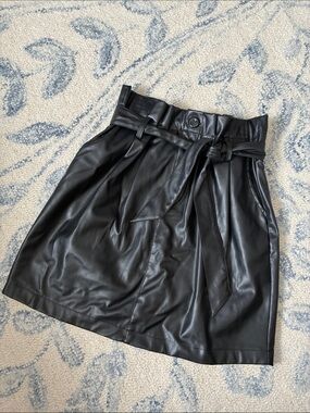 Kendall and Kylie Black Faux Leather Paperbag Waist Skirt —- Size Small